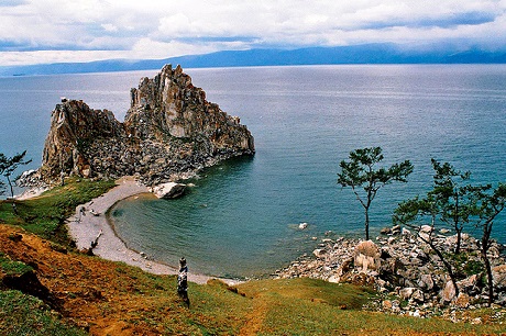 Hồ Baikal, Nga: Số liệu nghiên cứu thống kê cũng cho thấy mức độ phát quang của nước thay đổi theo thời gian trong năm, từ tháng 11 đến giữa tháng 1 phát quang giảm và sau đó tăng dần lên